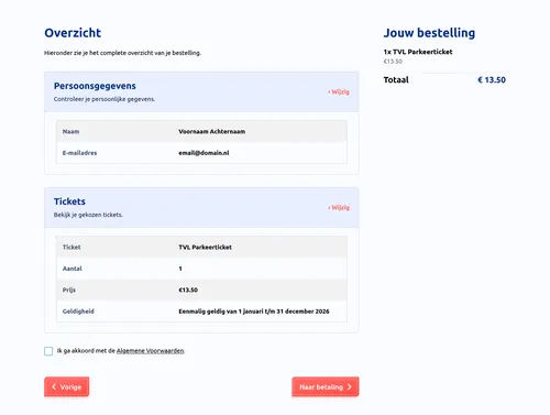 Besteloverzicht met persoonsgegevens, gekozen ticket, geldigheid en totaalbedrag voor de betaalstap